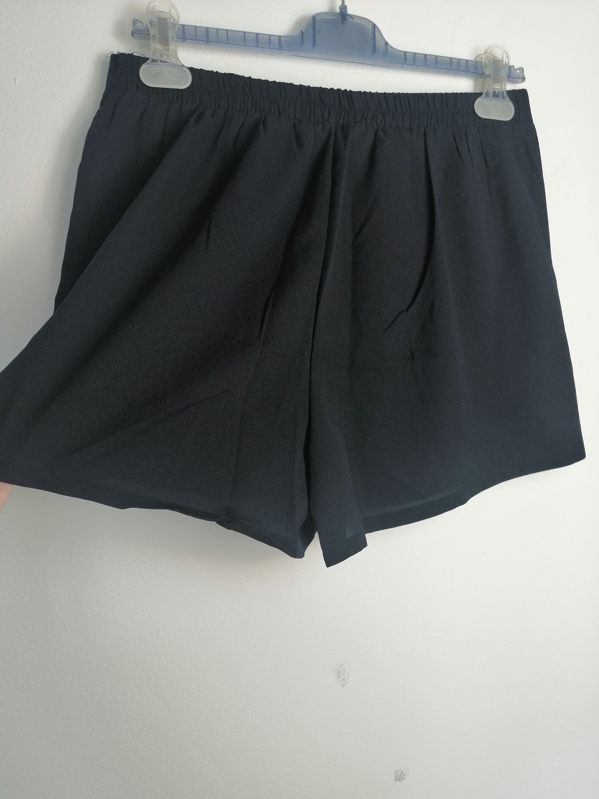 Vendo 40 peças de roupa usadas pela melhor oferta
