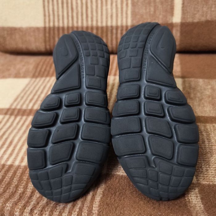 Оригінальні дитячі спортивні кросівки Nike на липучці 33р