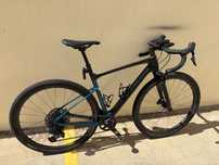 Gravel Bike Giant Revolt X Advanced Pro 2 + Luz Garmin