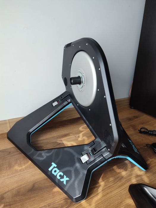 Trenażer rowerowy Tacx NEO 2 Smart