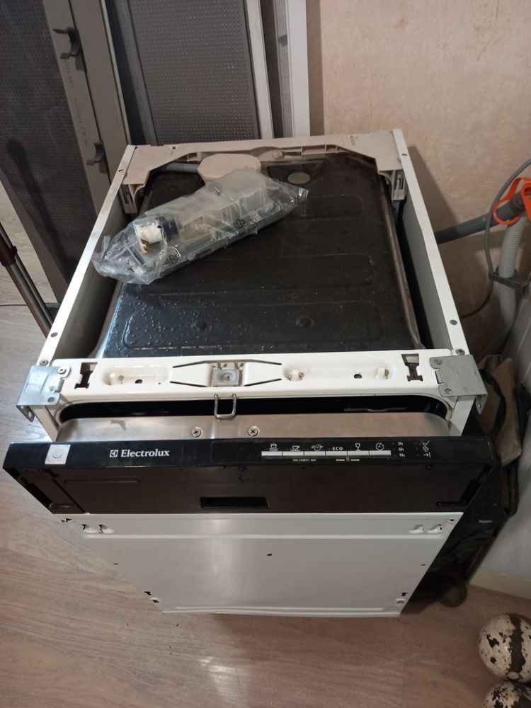 Посудомоечная машина Electrolux