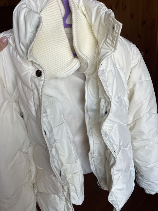 Жіночий пуховик з гусиного пуху.