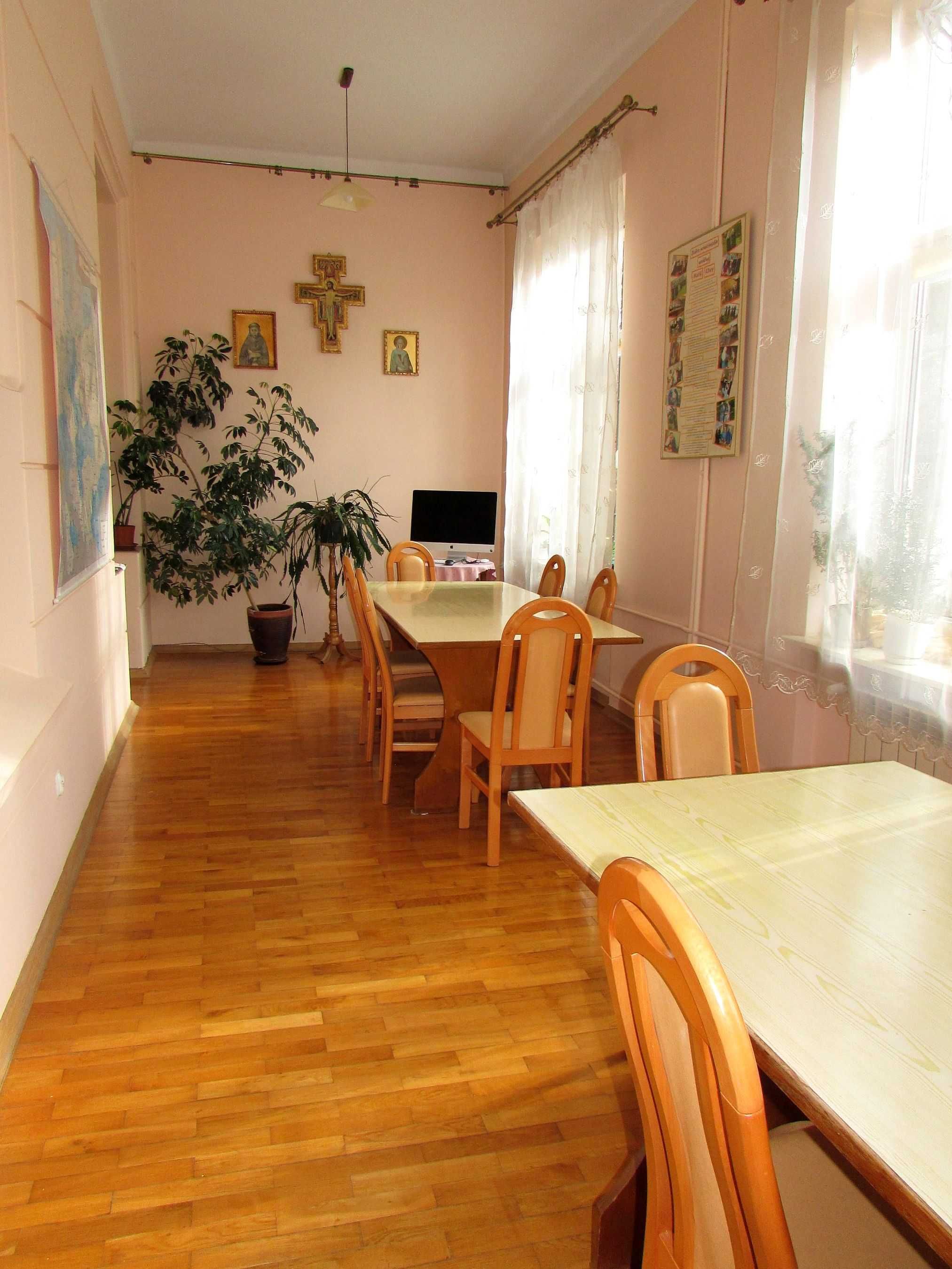 Przemyśl, centrum miasta, duży lokal usługowo- biurowy na wynajem.