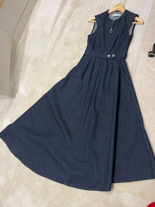 Jeansowa długa sukienka z rozporkiem