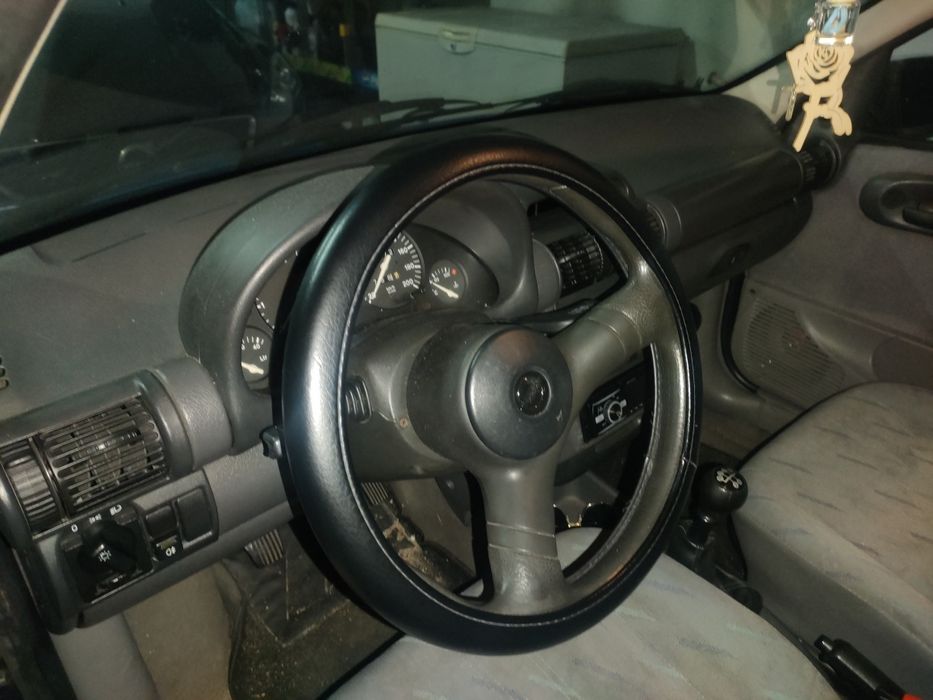 Opel Corsa ano1995 15D Isuzu 5lugares