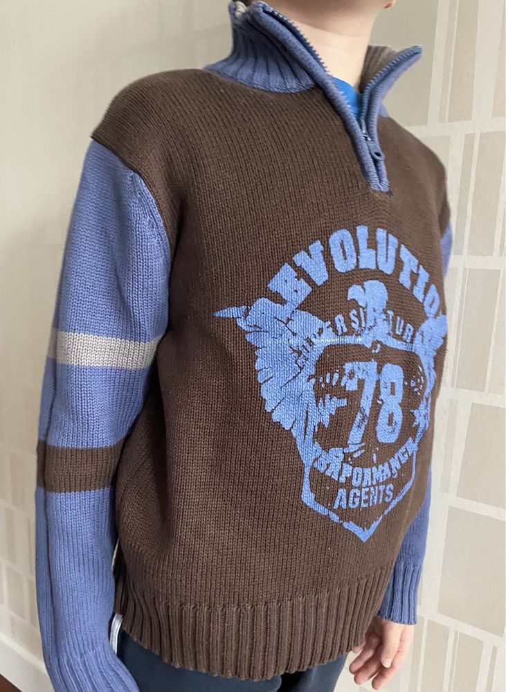 Sweter bluza  chłopiec ze stójka 128 cm