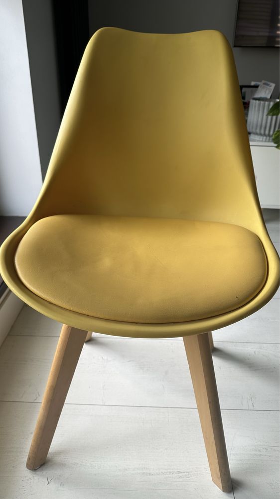 Krzesło-białe lub żółte