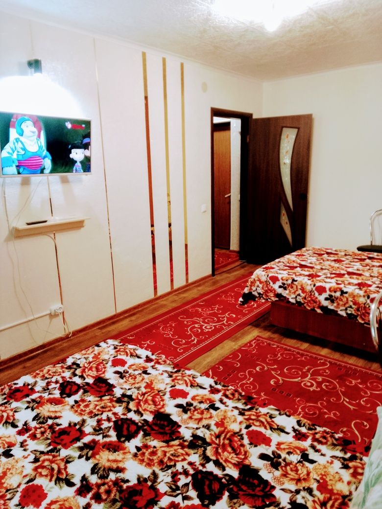 Посуточно 1 к.кв. проспект Центральный 124а, 3эт/9эт, wi-fi, 2 кровати