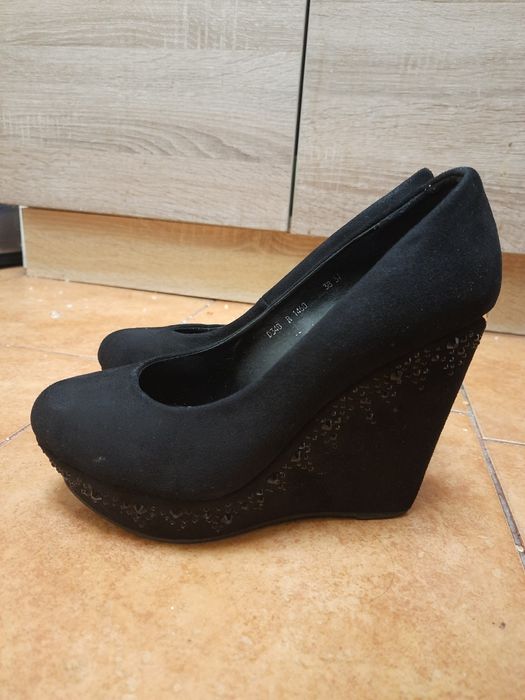 Чёрные туфли на платформе