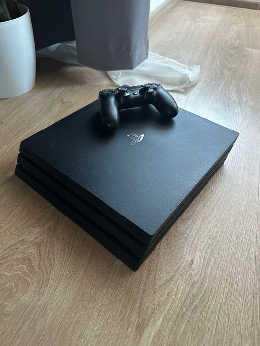 Sony PlayStation 4 Pro 1TB + 2 геймпади DualShock 4