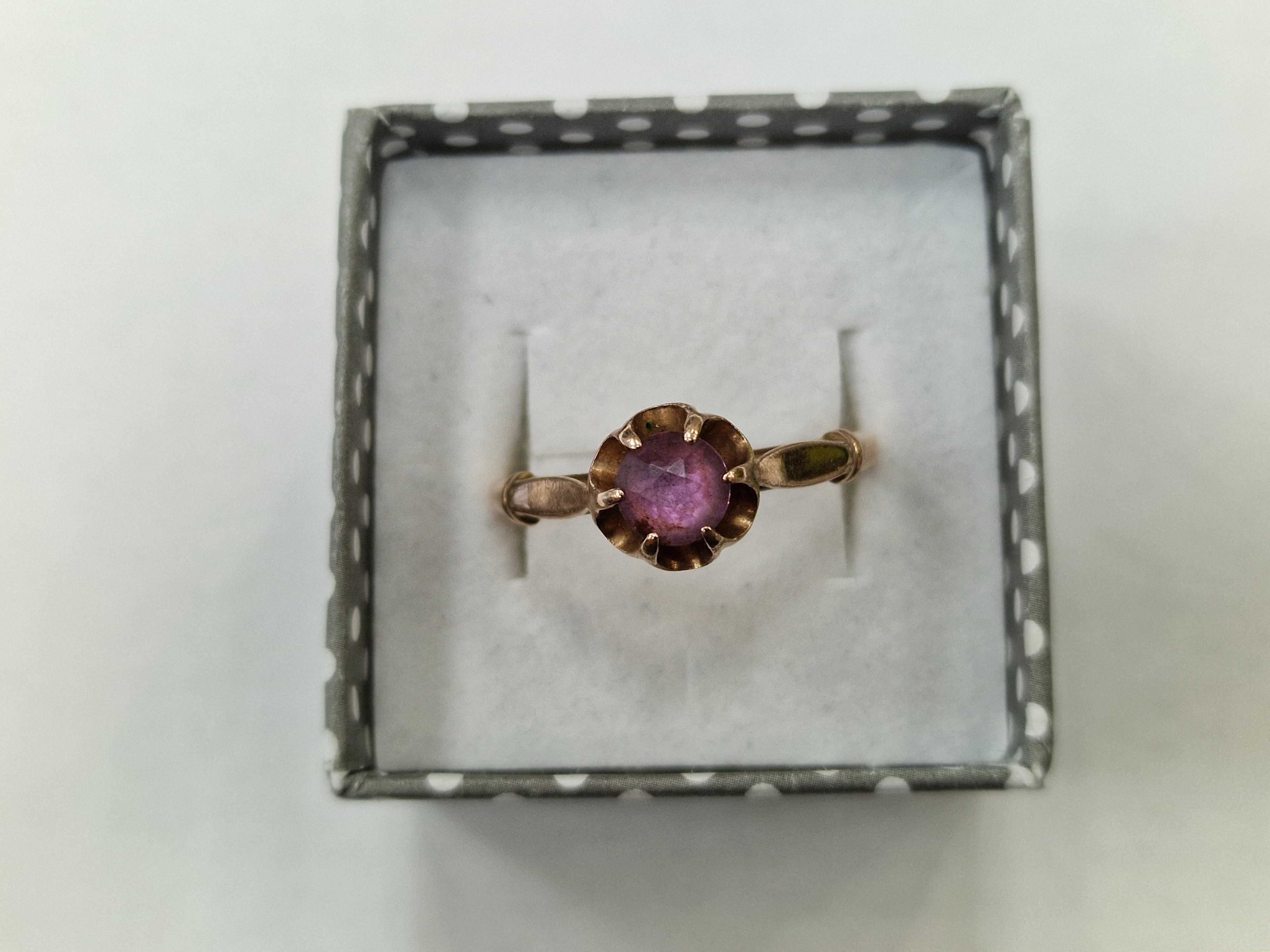 Rosja 1958/ Złoty pierścionek/ Radz 583/ 3.21 gram/ R23/ Różowy Topaz