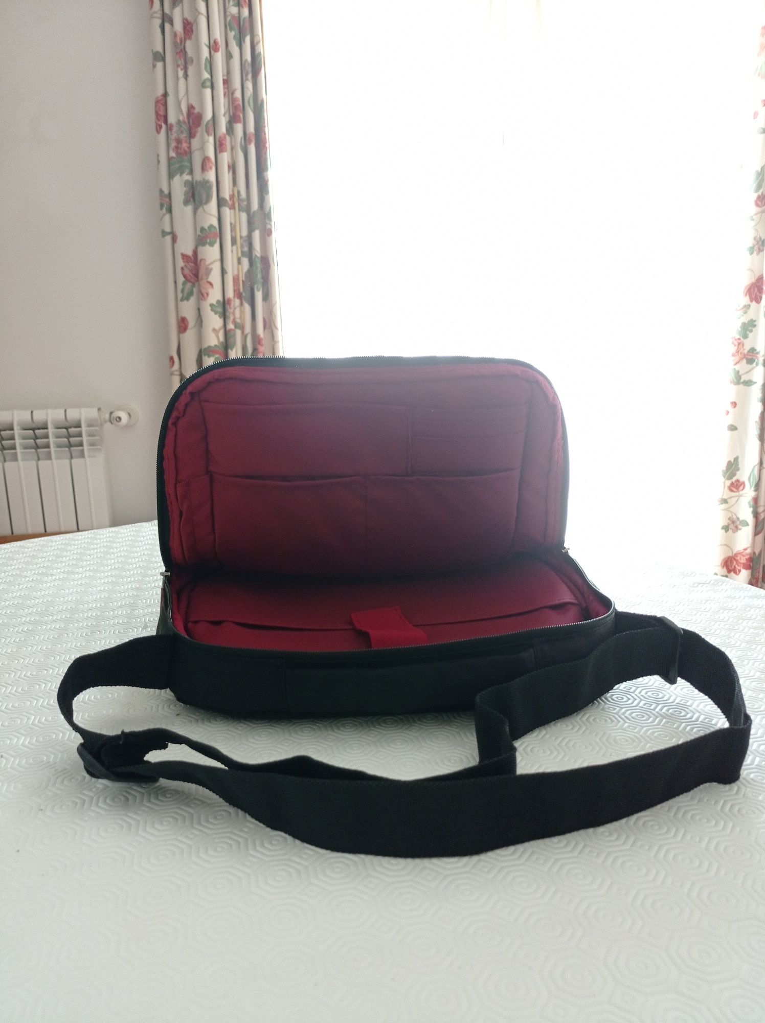 Bolsa para portátil nova Belkin