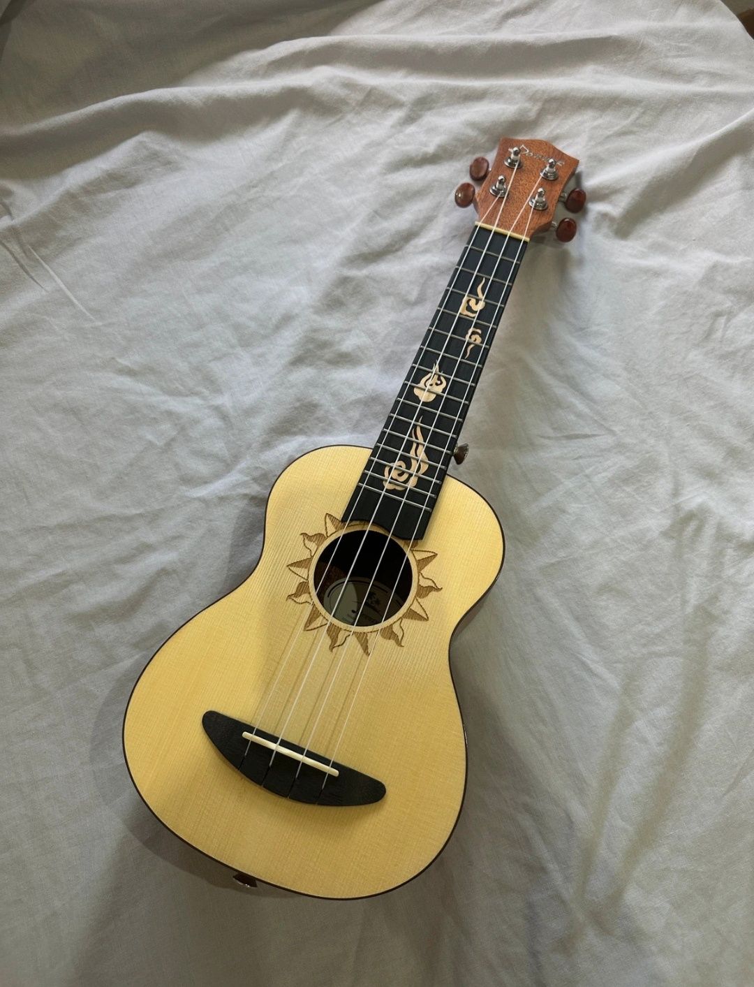 Ukulele soprano donner + extras NOVO