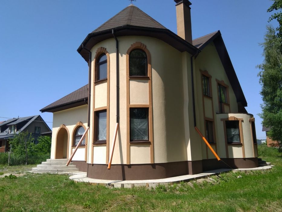 Продам добротний,двоповерховий цегляний будинок(недострой).