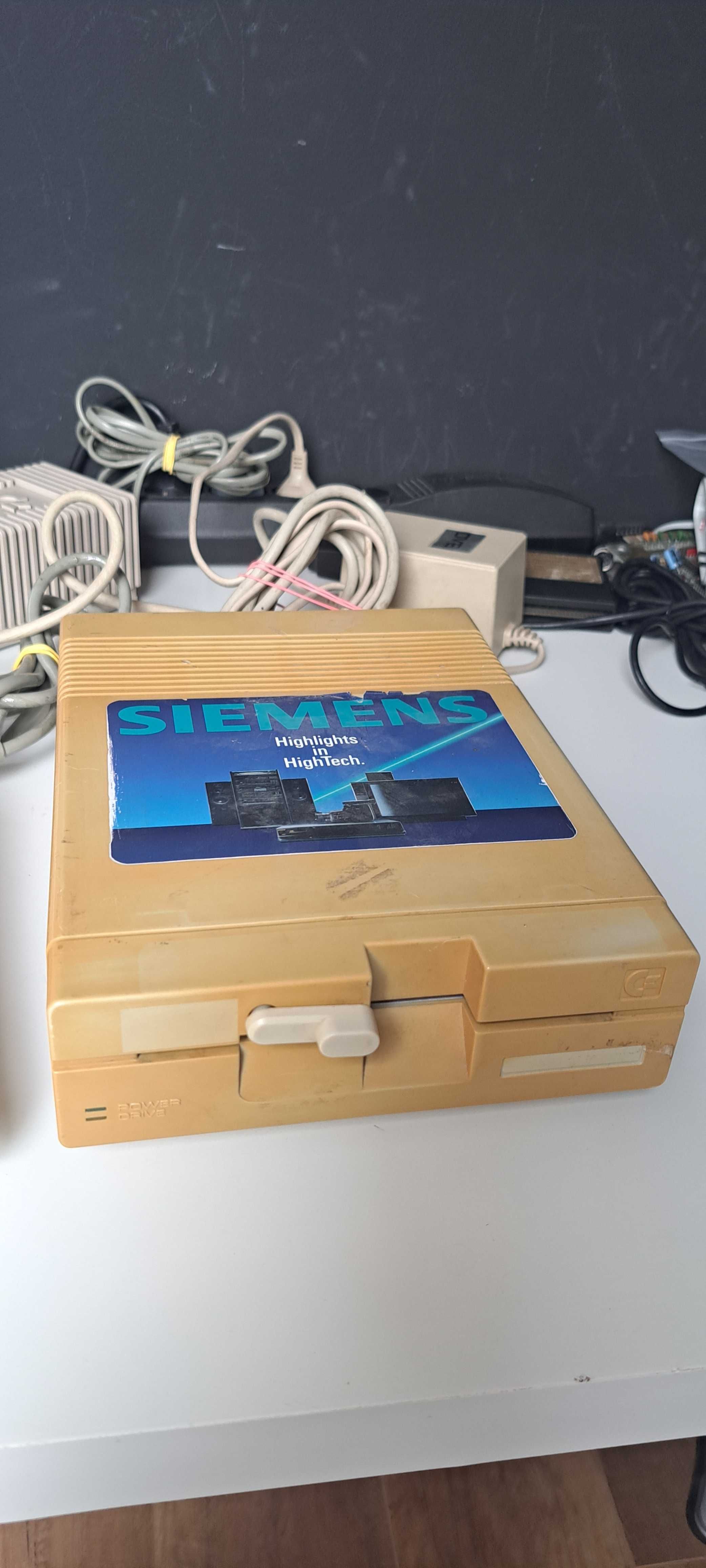 Stacja dysków Commodore 1541-II - zestaw: stacja + zasilacz S.2