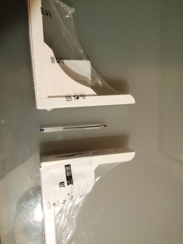 2 poleias / apoios para prateleiras IKEA	Em Madeira. Novas!!*