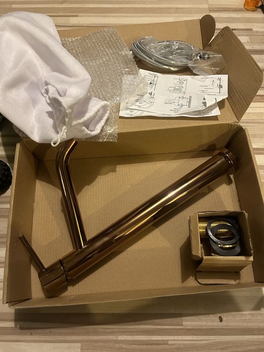 Bateria umywalkowa Mexen Rumba. Wysoka. Różowe złoto