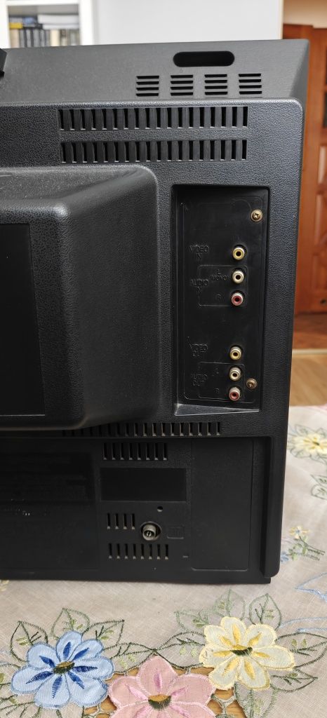 Telewizor Sharp SV-2142SCN 21-cali + pilot