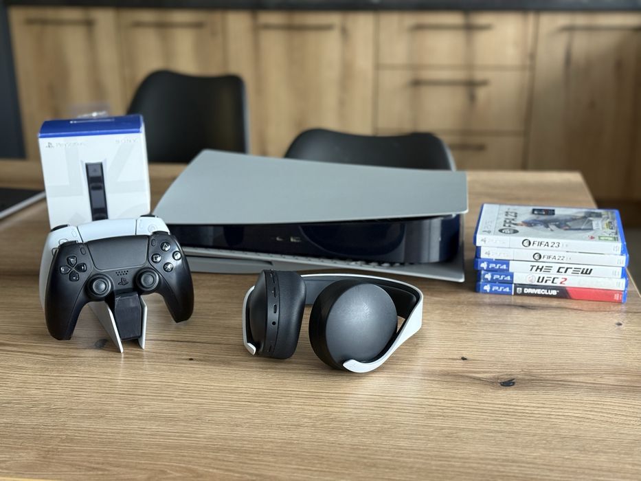 PlayStation 5 z napędem + 2 pady + słuchawki + gry