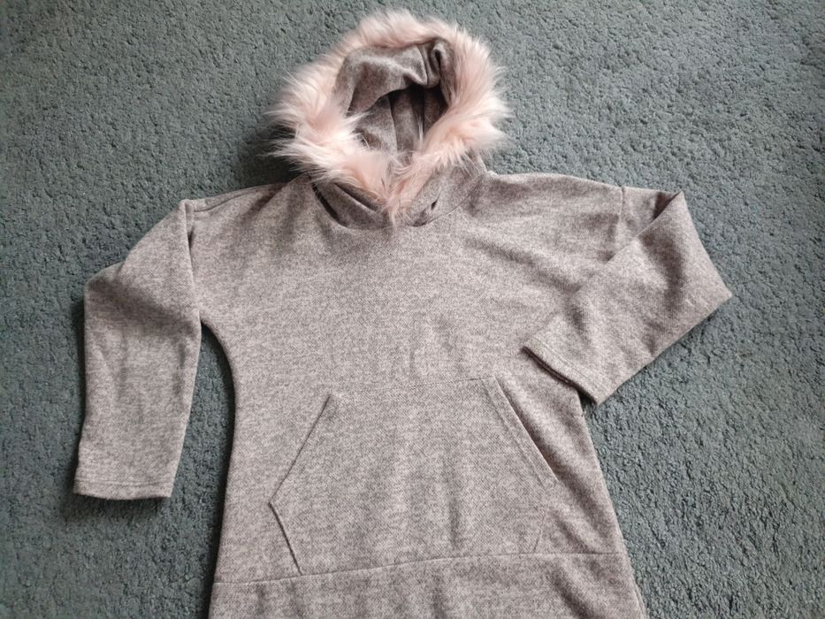 Przedłużana kangurka z kapturem 122/128