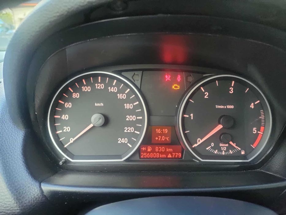 BMW Seria 1 e87 116d 2011r