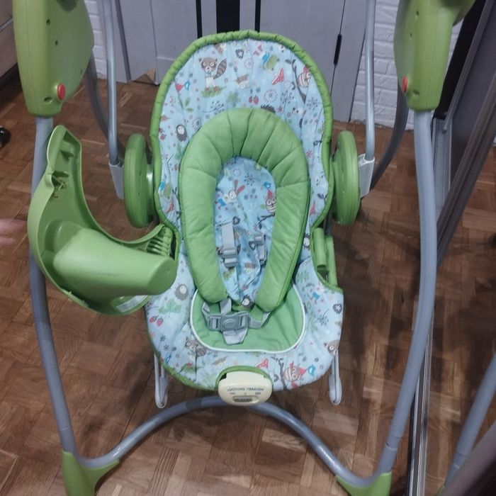 Крісло гойдалка Graco заколисувальний центр