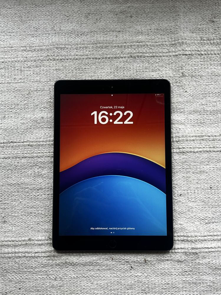 Ipad gen 7 32gb klawiatura apple pencil idealne dla studenta