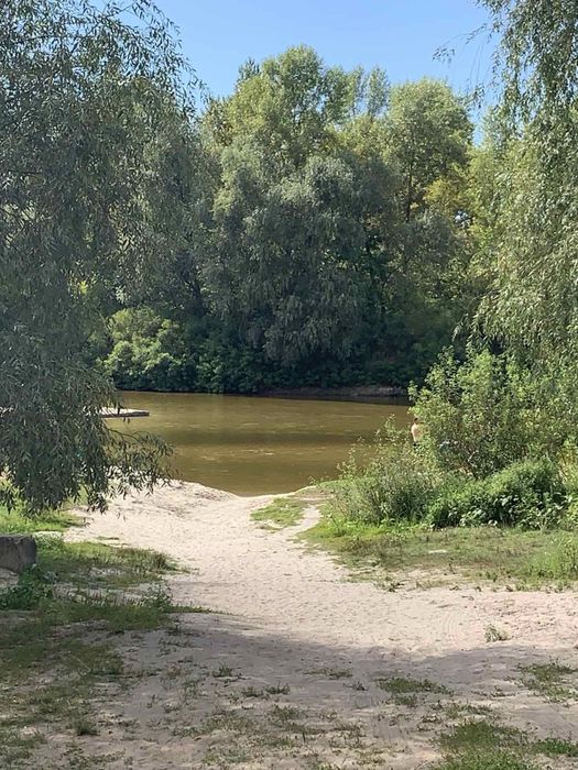 продається житловий будинок біля річки