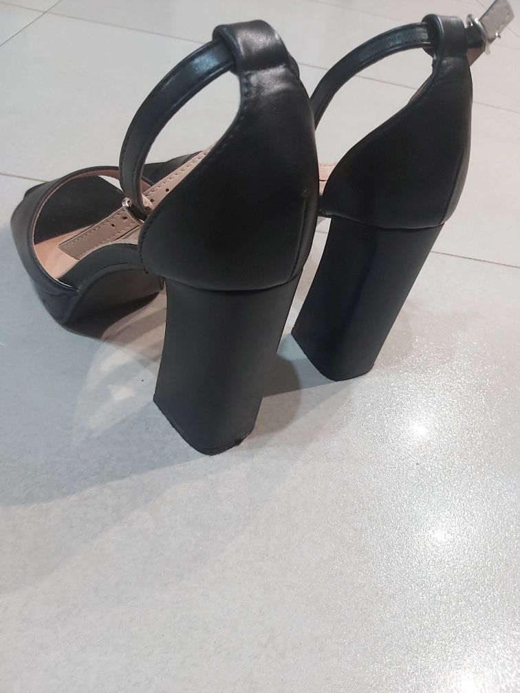 Damskie buty Renee rozmiar 37