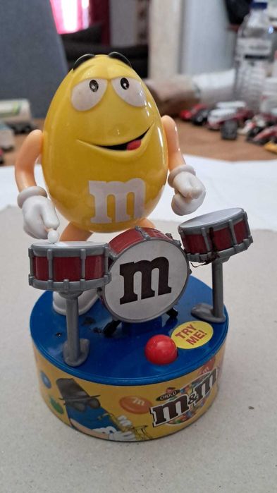 Boneco M&M Amarelo Baterista - (A Funcionar)