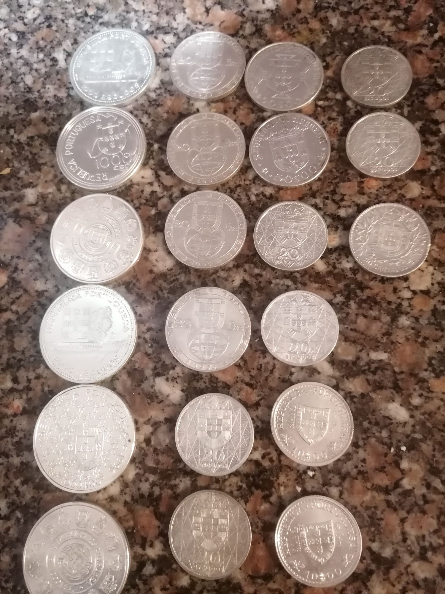 Vendo grande coleção de moedas muito antigas