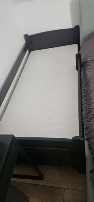Łóżko dzieciece 180/80  nowy materac .Szuflada Dolna wysuwana .