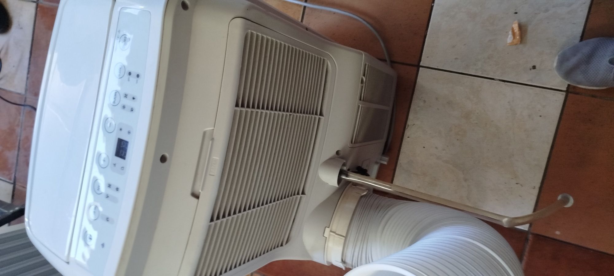 Ar condicionado Portátil Confortec com desumidificador e Wi-fi