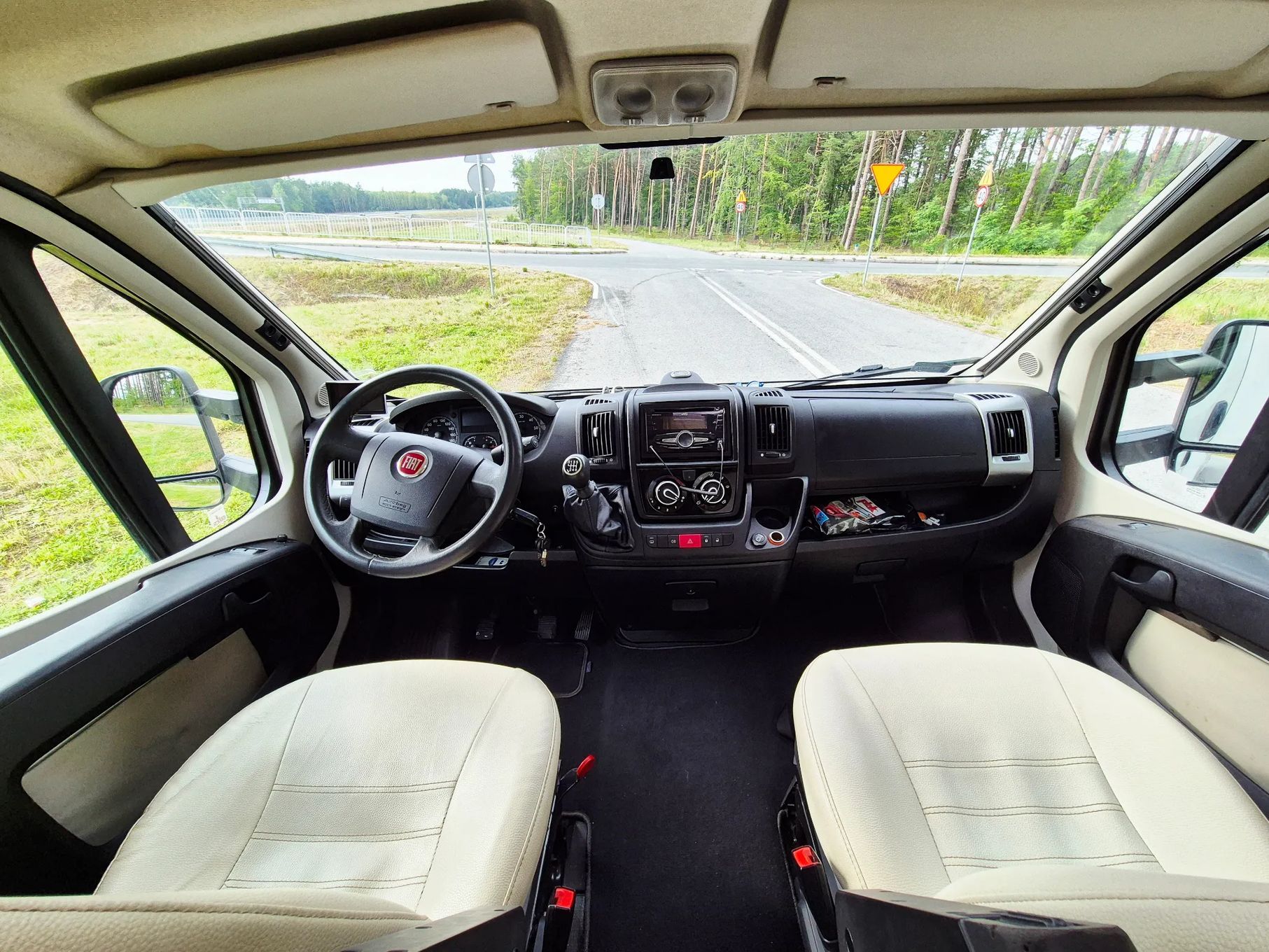 Fiat Ducato  Kamper Fiat Ducato Półintegra McLouis