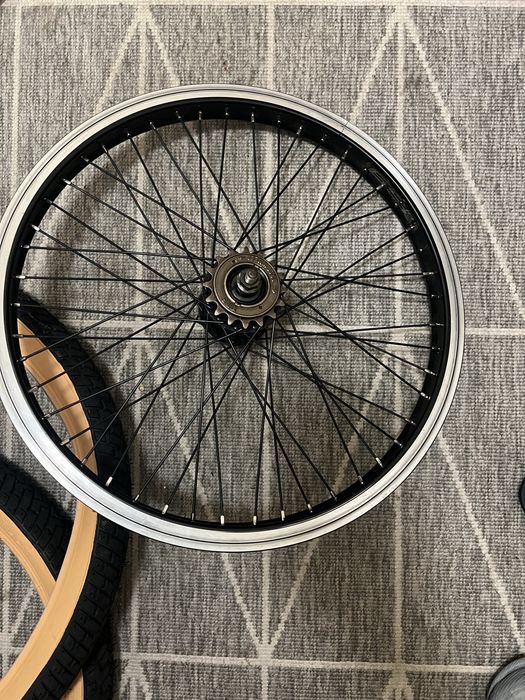 Vendo roda traseira 20 polegadas bmx eixo 10mm