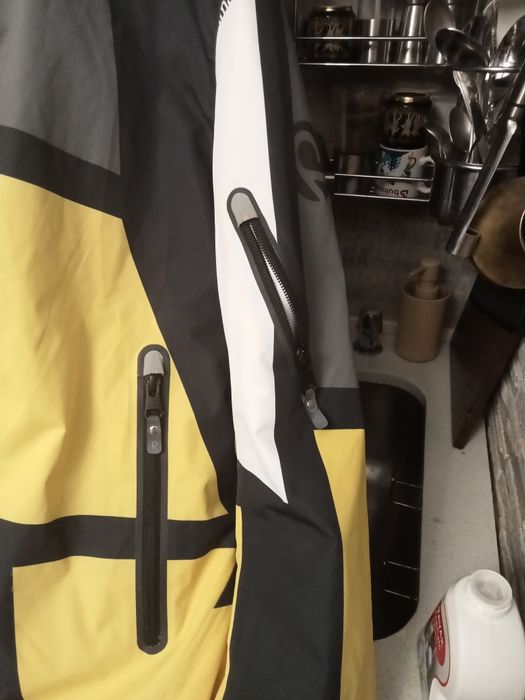 Лыжный костюм, можно как для мальчика  или девочки