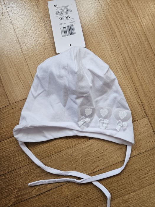 Biała czapeczka rozmiar 48/50