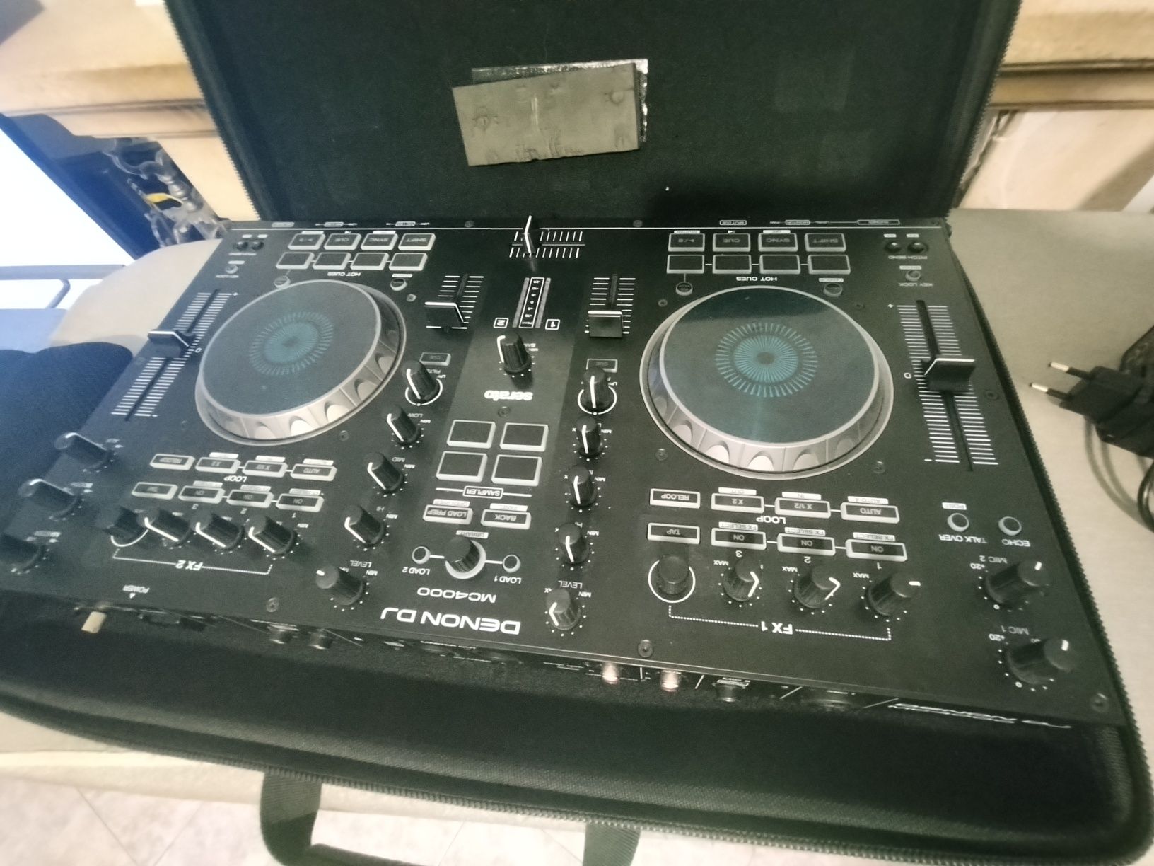 Controladora Serato DJ Denom MC 4000 (como nova) + Case Magma