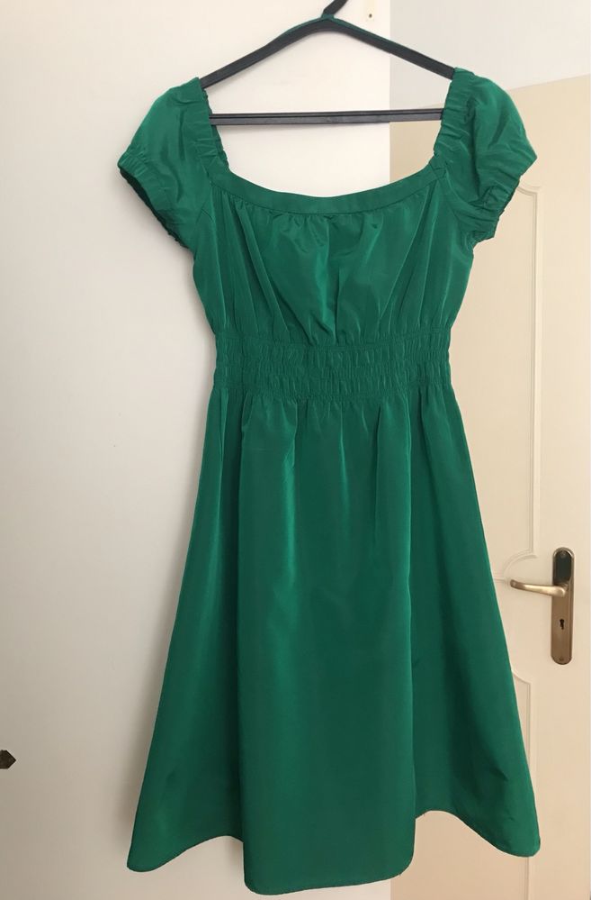Vestido verde evasé Zara