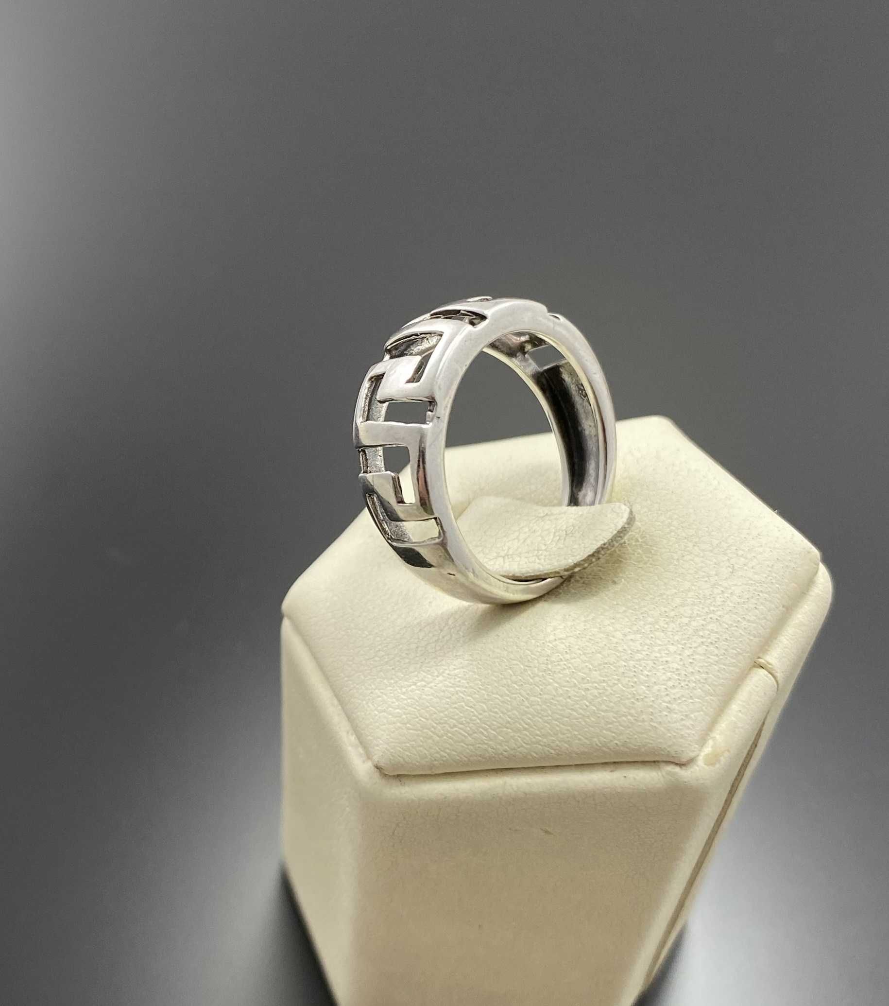 Srebrny pierścionek meander Ag925 r17