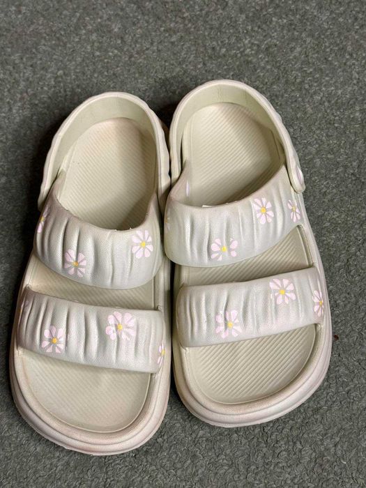 Шльопанці жіночі