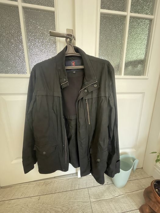 Чоловіча вітровка