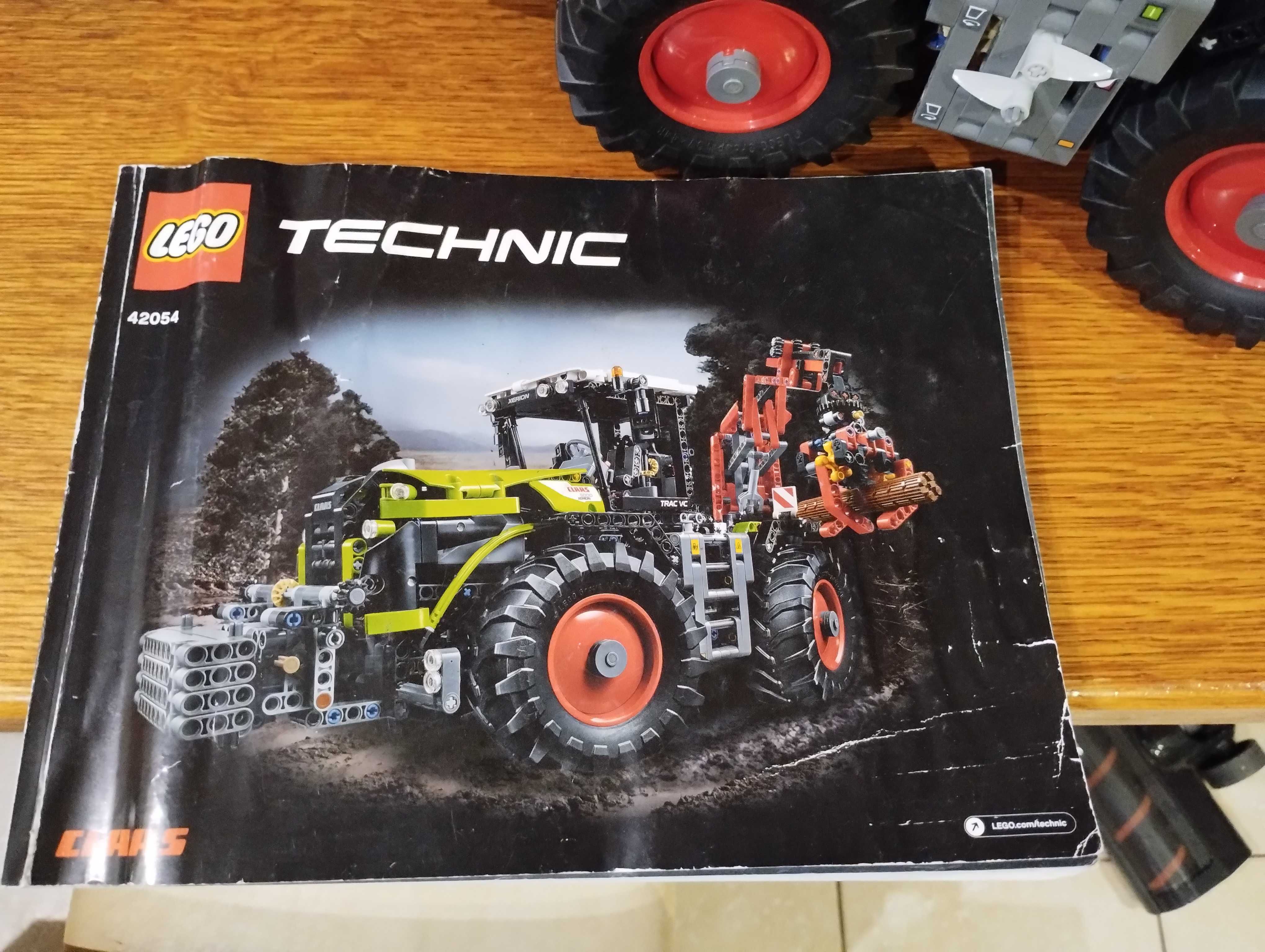 Конструктор LEGO Technic CLAAS XERION 5000 TRAC VC (42054)