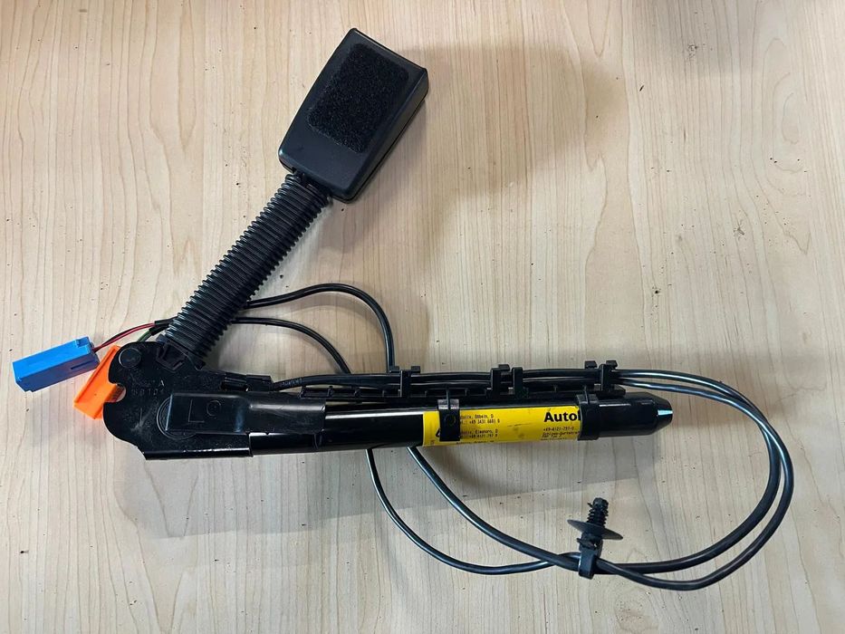 Napinacz pasa bezpieczeństwa przedni lewy kierowcy Land Rover Discovery 3 III 4 IV / Range Rover Sport L320