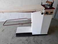 Mesa de Passar com Aquecimento e Aspiração