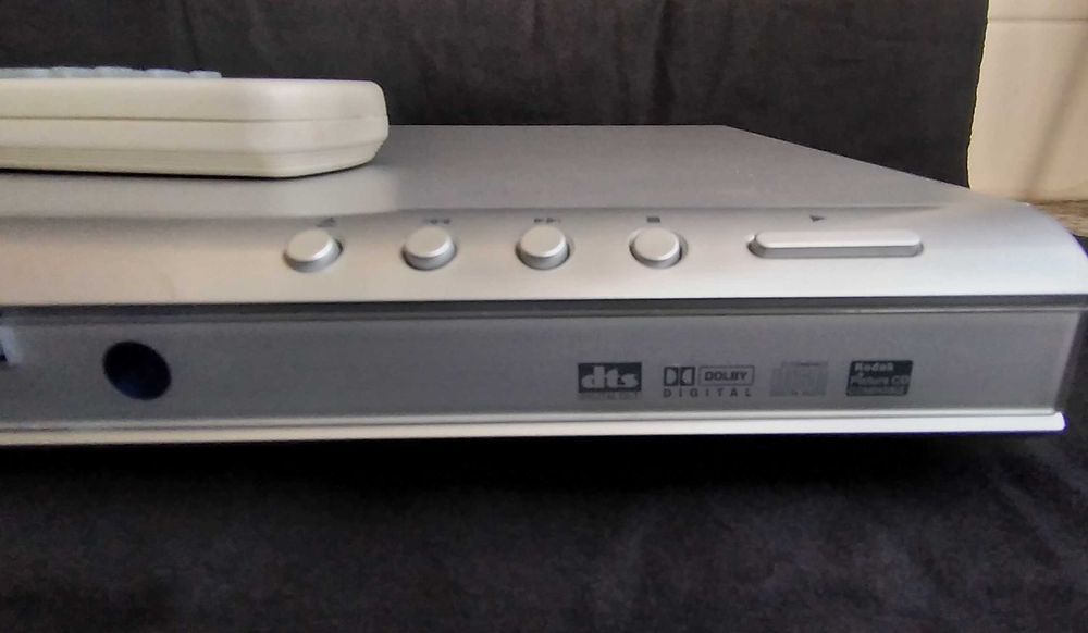 Leitor de DVD  e comando