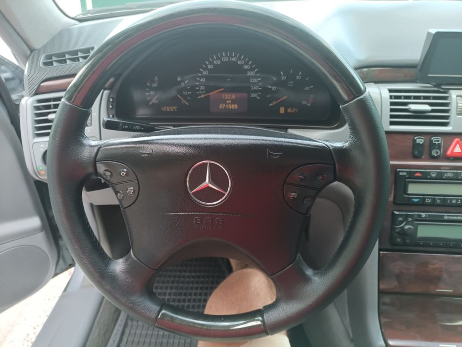 Carrinha Mercedes em bom estado com mais lugar