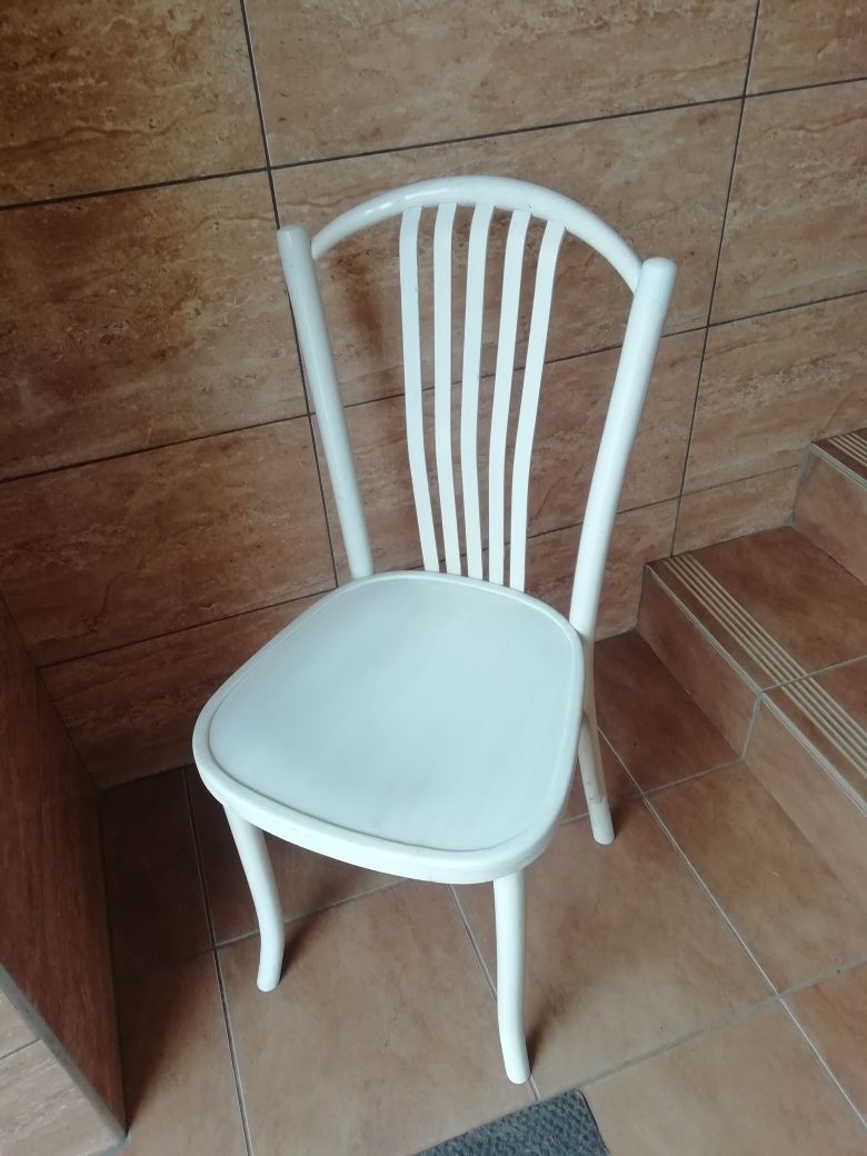 krzesło gięte, białe z czasów PRL