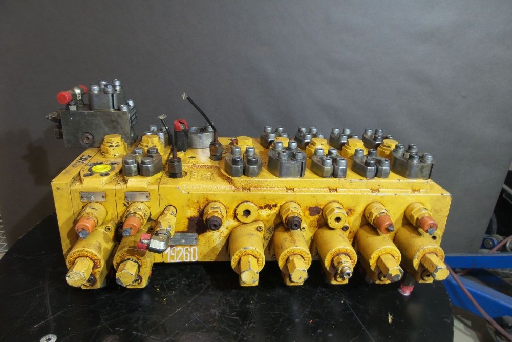Rozdzielacze zawory hydraulika do koparek Caterpillar