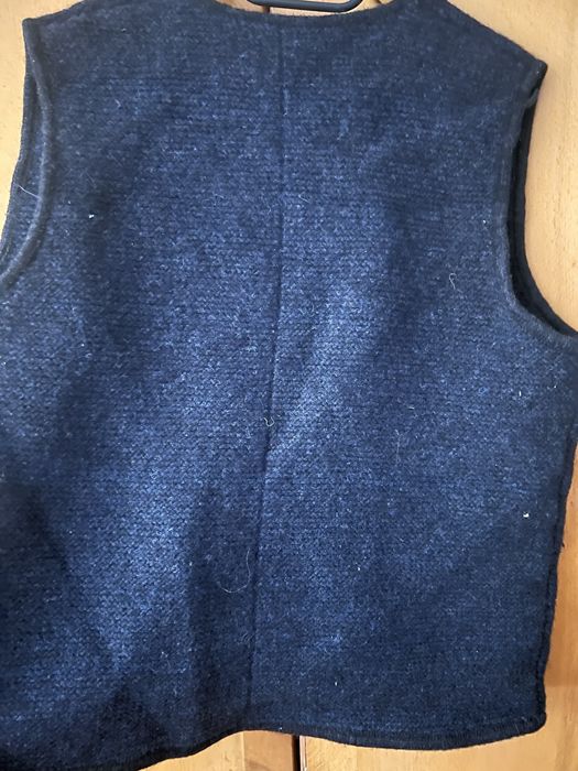 Безрукавка вязана жилетка
